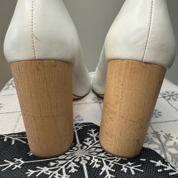 1. State white pumps 10 - Picture 7 of 9